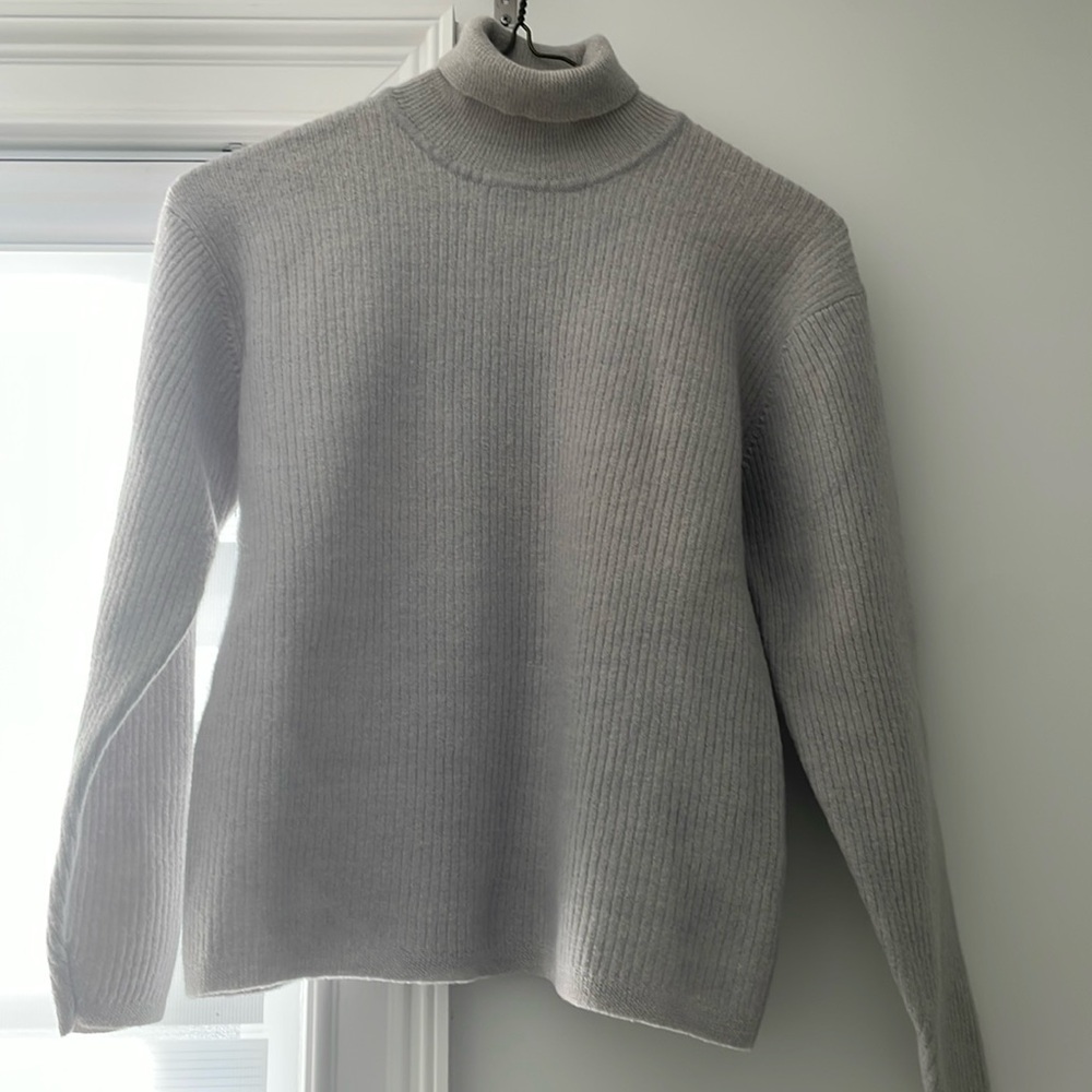 EUC Calvin Klein gray 100% wool turtleneck sweater